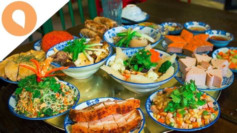 A Huge Traditional New Year Meal In Hanoi Vietnamese Tet Series Ep 1