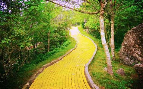 The yellow brick road is a fictonal road invented by l. Travel the Yellow Brick Road ... to North Carolina - Deep ...