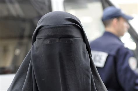 اليوم بدء سريان حظر النقاب في الأماكن العامة بهولندا