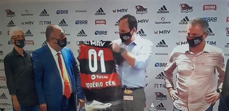 O flamengo dominou o fluminense, no maracanã, o jogo quase inteiro. Rogério Ceni é apresentado no Flamengo e diz que pediu ...