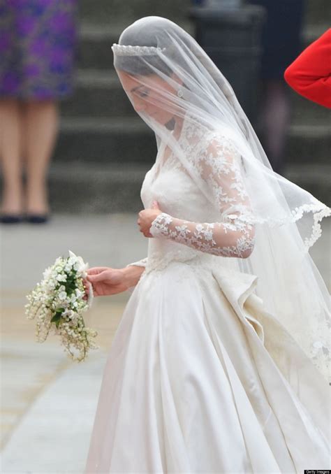 Kate Middletons Wedding Dress Still Holds Up Photos Huffpost Canada