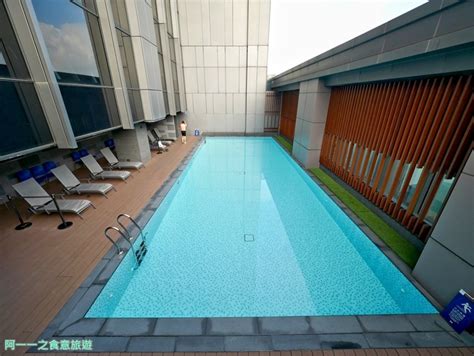 Ximending is the harajuku of taipei, a shopping neighbourhood centred around teenager fashion, japanese culture and subcultures. 萬華龍山寺一日遊 景點美食整理 好拍老街+IG美食+高空景觀飯店～來龍山寺不拜拜也很好玩 - 阿一一之食意旅遊