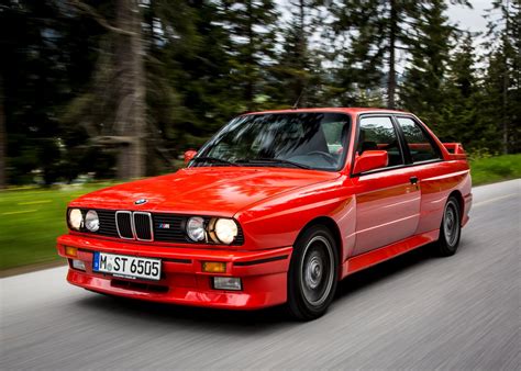 В 1987 году на франкфуртском автосалоне баварцы представили универсал (туринг) е30/5. Será o M3 (E30) o melhor BMW alguma vez construído?