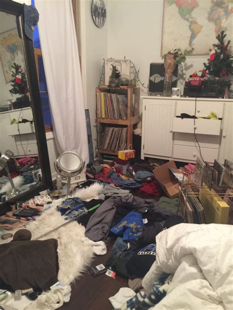 This Girl Stepped On A Phone Charger And It Went Through Her Foot Messy Bedroom Messy Room