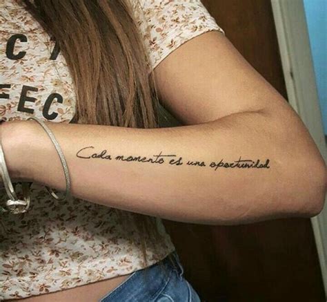 Tatuaje Frase Cada Momento Es Una Oportunidad Tatuajes Para Mujeres