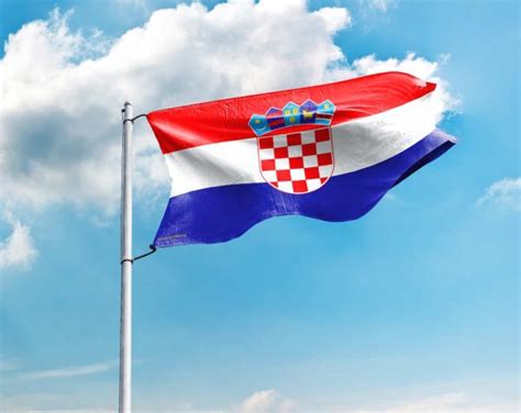 Sanftes, stilisiertes, unrealistisches, nicht aufklappbares geweben; Kroatien Flagge online günstig kaufen - Premium Qualität