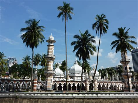 Kuala lumpur dibina pada tahun 1857 di kuala sungai gombak dan klang. Bangunan Bersejarah Masjid Jamek |MyRokan