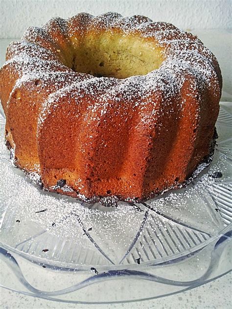 Für den bananenkuchen die eier trennen.butter, honig, prise salz und dotter schaumig rühren.die bananen schälen und fein pürieren. Bananen - Kuchen von abwahl | Chefkoch.de