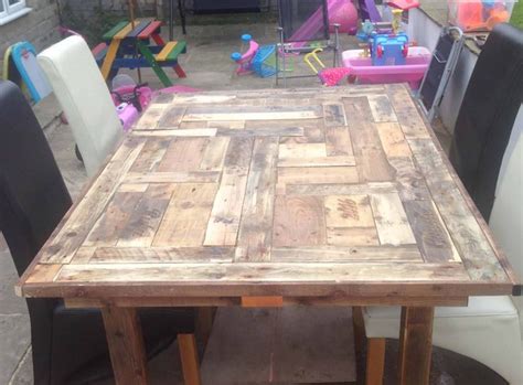 Mosaic Top Pallet Table 1001 Pallets Pallet Table Diy Pallet Table