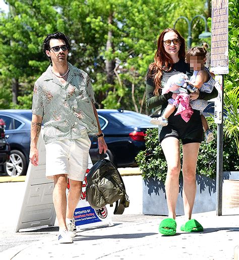 Joe Jonas Enjoys Birthday Lunch With Sophie Turner And Daughter Willa Hollywood Life Allaboutkorea