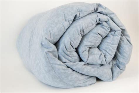 A Guide to Weighted Blankets | Weighted blanket, Home decor, Homedecor