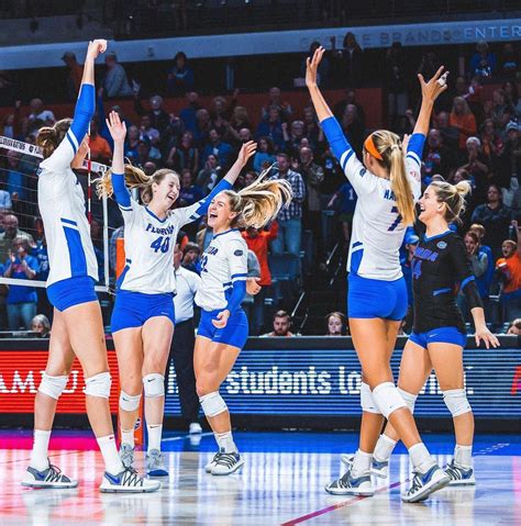 Florida Gators Volleyball On Instagram “tfw The Fam All Gets Back In Town 🐊🏐 Gogators