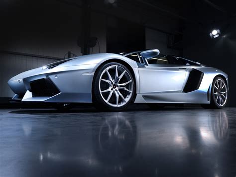It is available in 7 colors and automatic transmission option in the indonesia. LAMBORGHINI Aventador LP 700-4 Roadster - 2012, 2013, 2014 ...