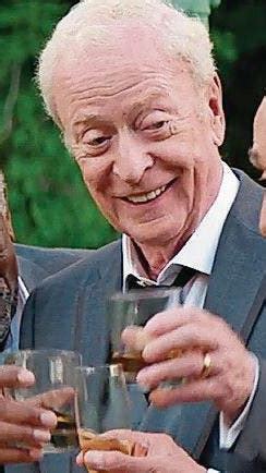 Accessing the black market in mission 3 is a little tricky. KINO: Hollywood-Opas auf Beutezug | Luzerner Zeitung