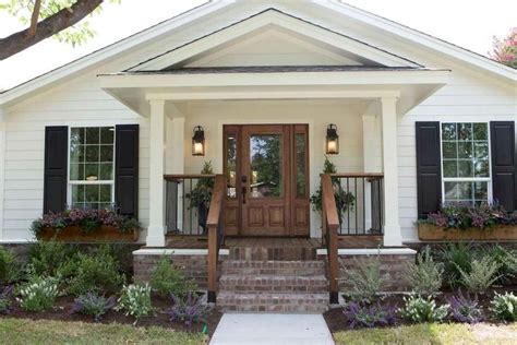 Browse farmhouse entryway ideas and decor inspiration. 75 Rustic Farmhouse Front Porch Decorating Ideas | Front ...