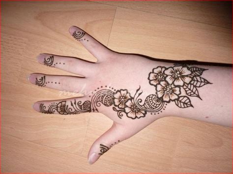 51 Easy And Simple Mehndi Designs For Kids Henna Tattoo Designs Henna