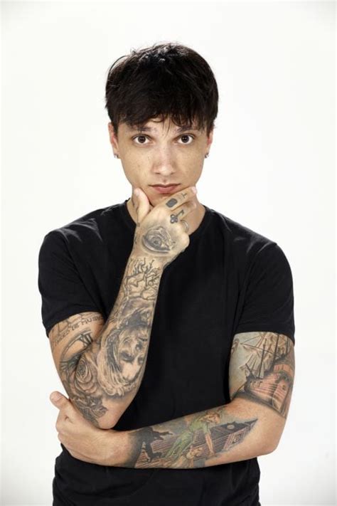 Il est surtout connu pour sa victoire au festival de sanremo 2018 dans la catégorie nuove proposte avec sa chanson il ballo delle incertezze et sa. «Vi spiego come sono diventato Ultimo» | TV Sorrisi e Canzoni