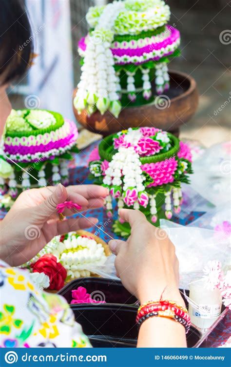 thai-woman-making-a-tradition-thai-flowers-garland-stock-image-image-of-object,-fresh-146060499