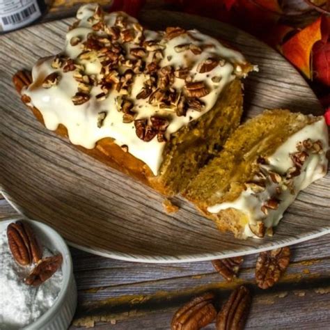 Corn bread, corn meal muffins, cornbread, easy bread recipes, hatch chiles, hatch chilies, hatch peppers, muffin monday, new mexico peppers, spicy bread. Pumpkin Spice Bread With Cream Cheese Frosting And Pecan ...
