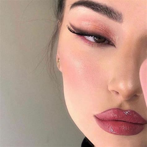 𝐇𝐢𝐠𝐡 𝐅𝐚𝐬𝐡𝐢𝐨𝐧 𝐏𝐨𝐬𝐭 on Instagram makeup glam Makeup Eye makeup
