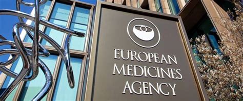 La seconda direttrice nasce perché c'è una fascia di popolazione perplessa su astrazeneca, che non è etico tenere bloccate quasi centomila dosi di astrazeneca perché non ci sono adeguate. Vaccini, Ema raccomanda di somministrare seconda dose ...