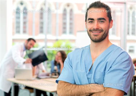 Portrait Of A Young Attractive Nurse At The Hospitalの写真素材 91048212