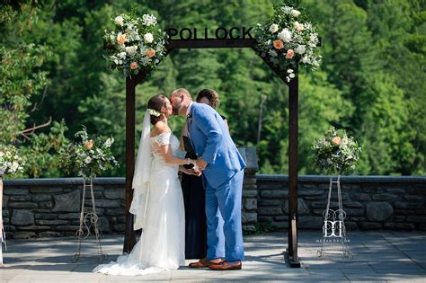 The glen iris inn overlooks magnificent middle falls on the genesee river and is surrounded by the natural beauty of letchworth state park, the grand canyon of the east. the inn offers full catering services including a ceremony site as well as several options for your reception ranging from garden parties to formal events. Naomi & Clay • Glen Iris Inn Wedding - Megan Dailor ...