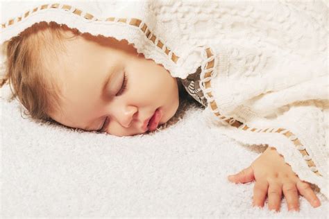 890292 4k Infants Sleep Hands Rare Gallery Hd Wallpapers