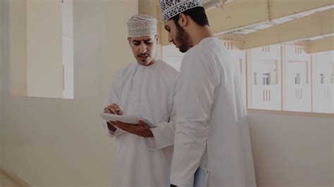 تدور احداث المسلسل بعد غياب مني زكي 4 سنين عن السباق الرمضاني والدراما المصرية تعود بمسلسل ابطال مسلسل لعبة نيوتن : ‫مدرسة موسى بن نصير | حفل التخرج 2018‬‎ - YouTube