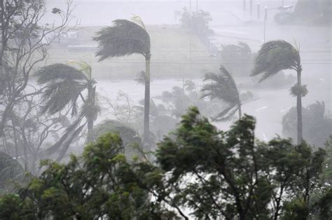 In Pictures Cyclone Debbie Hits Australia Bbc News