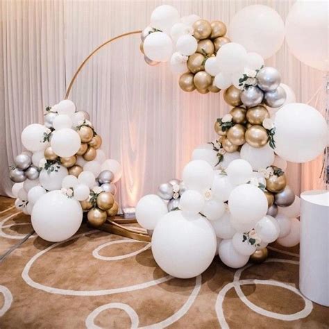 White And Gold Balloons Are Arranged On The Floor