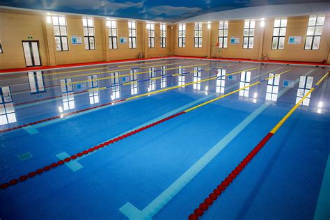 根据 2020 年 10 月 24 日发布的《关于卫津路校区游泳馆票价计费方式变更的问卷调查》统计结果，卫津路校区游泳馆从 2021 年 4 月 6 日起改为采用以分钟为单位精准计费、超额累减的阶梯式票价形式，每年 9 月 1 日至次年 8 月 31 日. 室内恒温游泳馆-首页