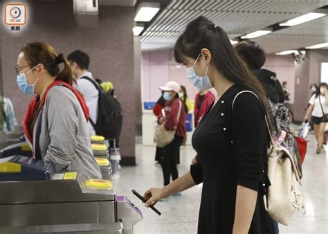 Jul 16, 2021 · 電子消費券將會採取分期發放的方式，不會一次過發放$5,000！視乎你選擇的支付工具平台分兩或三期發放，詳情如下，最快8月1日可取得消費券！每一期的電子消費券均設有使用限期，如未能於限期內用完，該期消費券將會失效。 市民用電子支付多僅搭車 商戶憂手續費食水深 嘲政府「為做而做」｜即時新聞｜港澳｜on.cc東網