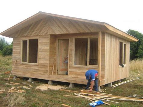 Normalmente realizamos el mantenimiento para casas de madera prefabricadas que cuentan entre 8 y 15 años desde su instalación. KELWIN & MISHELLY CASAS DE MADERA PREFABRICADAS