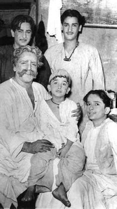 Let's have a look at bollywood's first family. The Prithviraj Kapoor family tree. Raj, Shammi, Shashi and ...