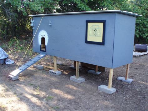You can make this same coop for more expensive if you wish but wheres the challenge in that? DIY Pallet Chicken Coop | The Owner-Builder Network