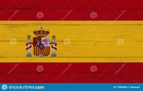 Die spanische flagge ist eine vertikale trikolore und zeigt in der mitte das nationale emblem. Spanische Flagge Mit Holzstruktur Stock Abbildung ...
