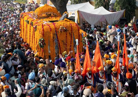 In Pictures Sikhs Mark Guru Nanaks 551st Birth Anniversary Gallery