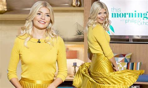 Holly Willoughby Sends Fans Wild In Yellow Ensemble Daily Mail Online