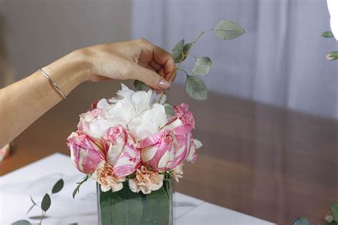 how to arrange flowers like a pro part 2 quartz and leisure flower arrangements tall vase