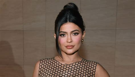 Kylie Jenner Just Debuted A Neon Orange Manicure With Her Natural Nails