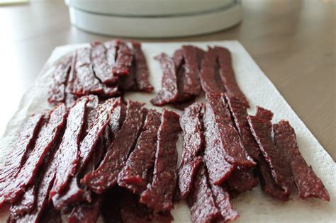 The benefits of homemade jerky are the ability to control not only the taste but also the smokiness and saltiness of the end product. Dehydrating Ground Beef Recipe (Có hình ảnh)