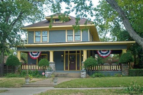 4 Things To Know About The Iconic American Foursquare Four Square