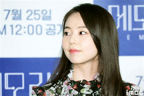 성공이냐 실패냐, 역대급 쫄깃한 도전 시작! 포토 '메모리즈' 안소희, 매력 적인 분위기