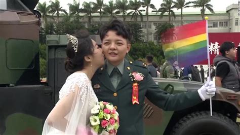 Two Gay Couples In Taiwan Make History In Military Wedding Cnn Video