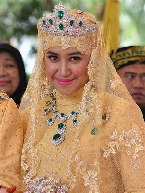 Princess Of Brunei Gem Studded Shoes Emeralds The Size Of Quails