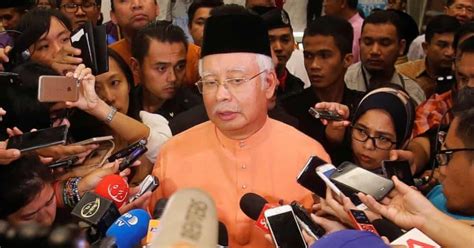 1mdb Scandal Trial Malaysia Ex Pm Najib Faces Court In Global