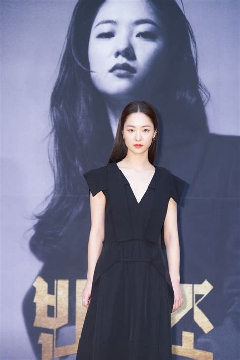 지난 28일 방송된 tvn 드라마 '빈센조'에서는 빈센조(송중기)가 홍차영(전여빈)과 내기를 한 후, 딱밤을 맞는 장면이 그려졌다. 빈센조 전여빈 홍차영 나에게는 도전 그 자체였다 | 텐아시아