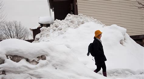 Typically, it starts to snow in new york in december and the snow season stops in early march. In Syracuse, a Record December Snowfall - The New York Times