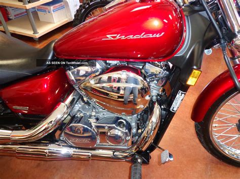 The 2009 shadow spirit 750 is the kind of bike that adds the salt and pepper to an already existing model and practically achieving the amazing goal of doubling the sells of virtually the same product. 2009 Honda Shadow Spirit Vt 750 C2 Cruiser